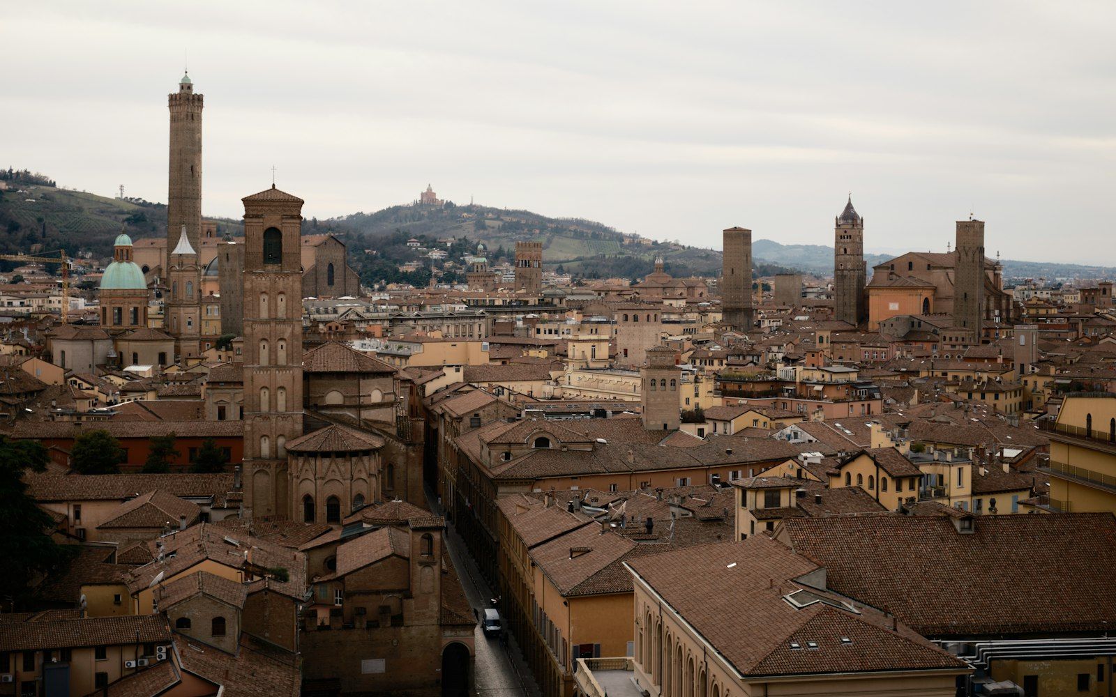 Le torri di Bologna viste dall'alto, dall'osservatorio dell'università